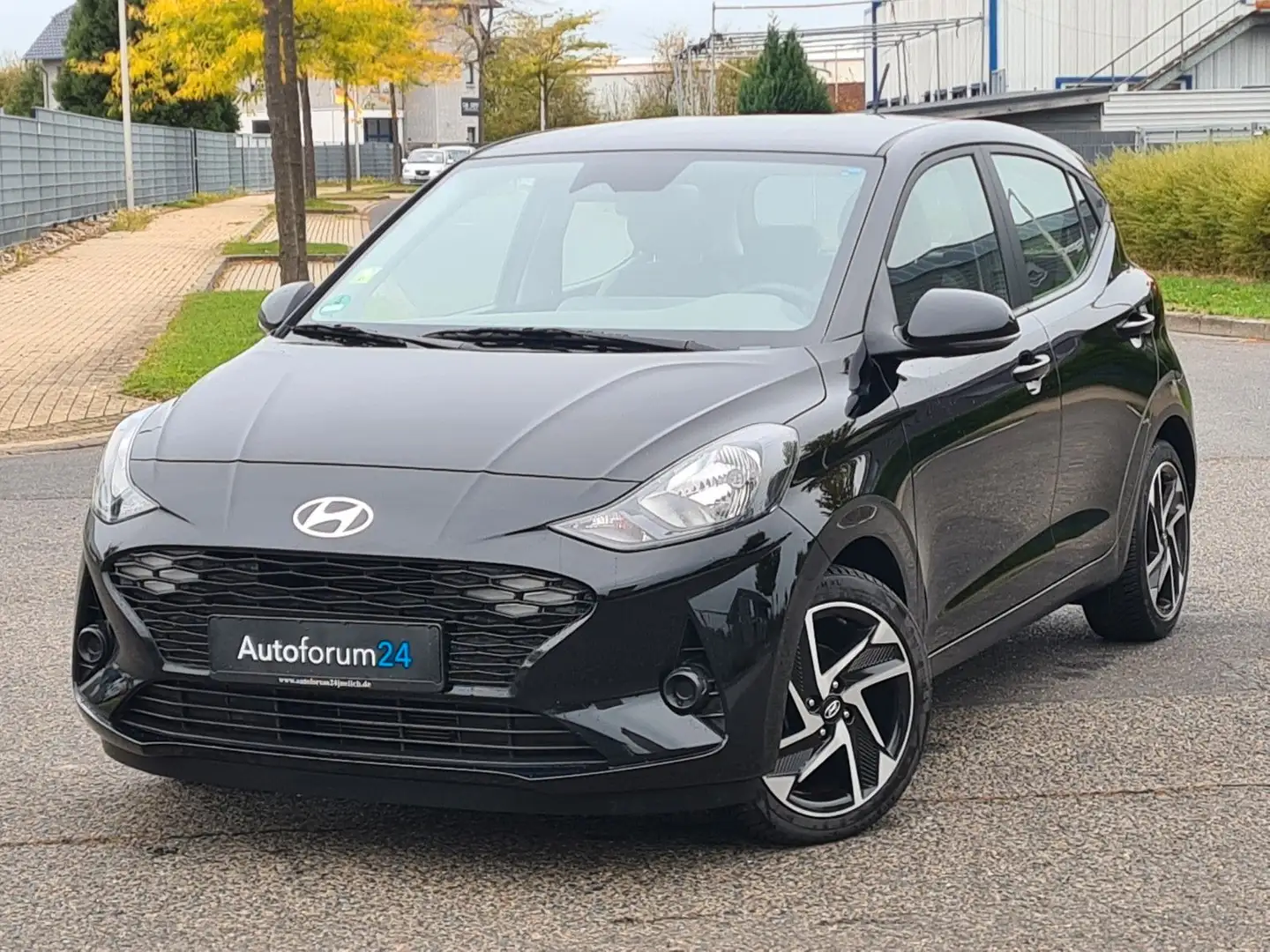 Hyundai i10 Trend*Autom.*Navi*CarPlay*PDC*LHZ*SHZ* Noir - 1