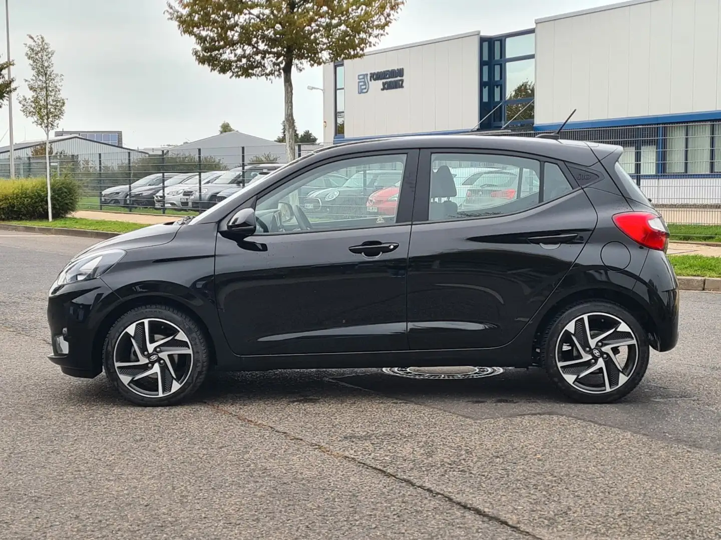 Hyundai i10 Trend*Autom.*Navi*CarPlay*PDC*LHZ*SHZ* Noir - 2