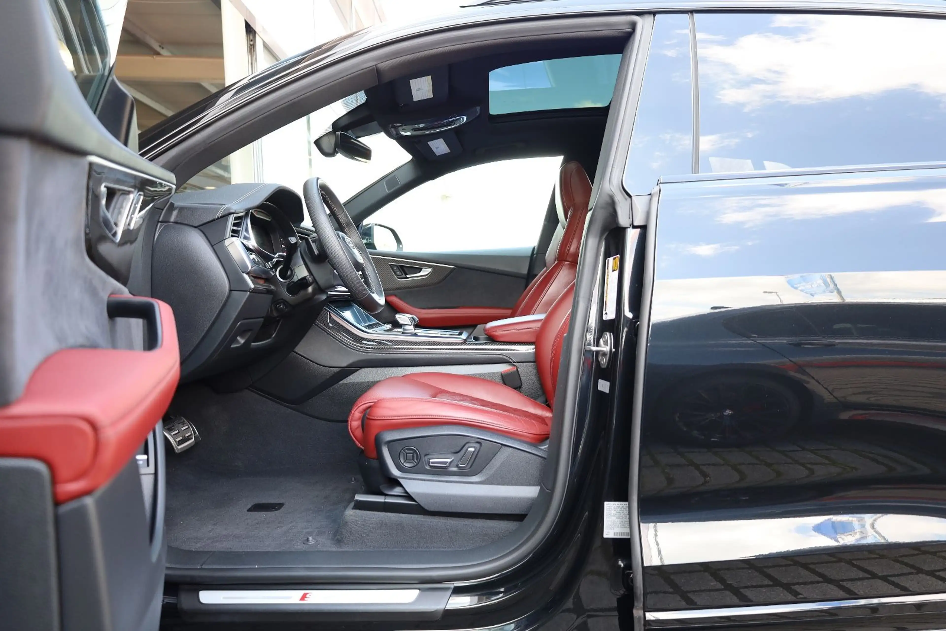Audi SQ8 TFSI quattro/360*/PANO/4xSHZ/B&O/AIR/AHK/R22 — photo 8