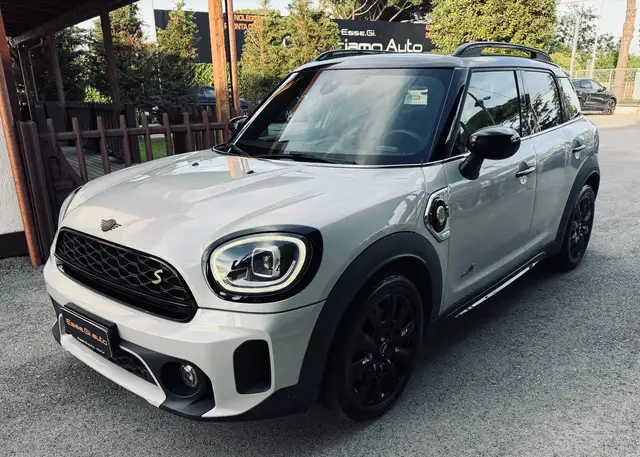 MINI Cooper SE Countryman Essential all4 **POSS. PACK MEDIA**VED. NOTE
