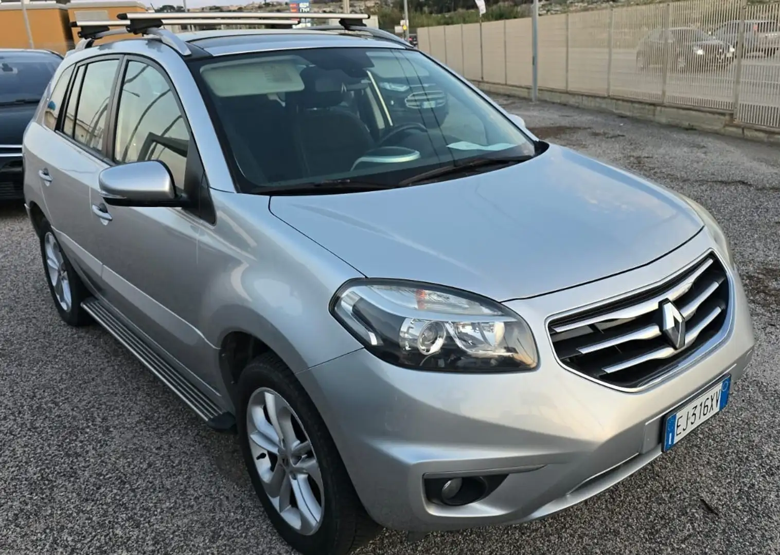 Renault Koleos 2.0 dCi 150CV 4X2 Stříbrná - 2