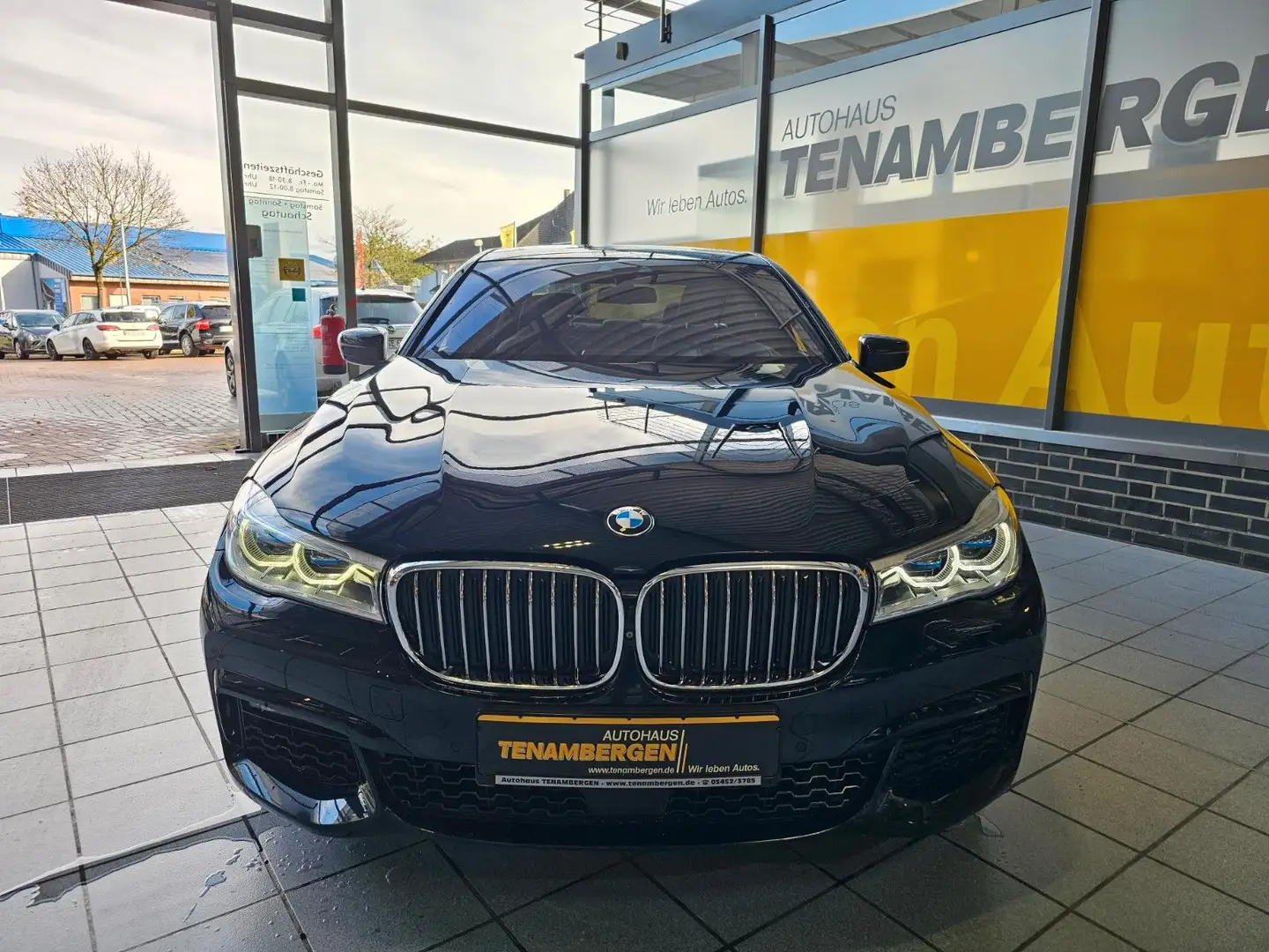 BMW 750 d xDrive TV H&K DisplayKey AHK Soft Close Schwarz - 2