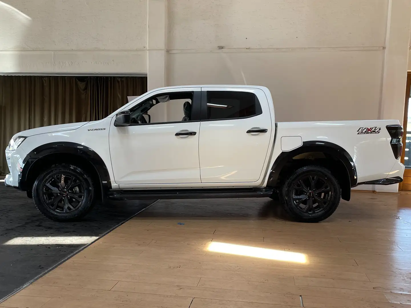Isuzu D-Max Double Cab 4WD V-Cross Weiß - 2