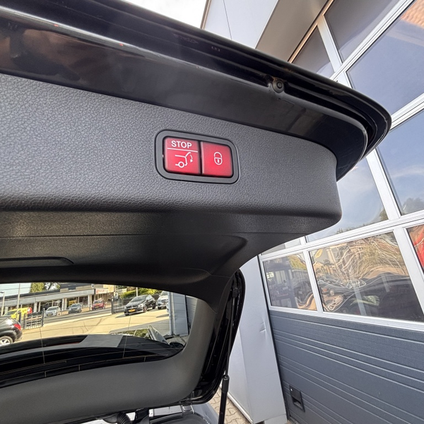 Mercedes-Benz E 300 Estate e AMG L. — photo 22