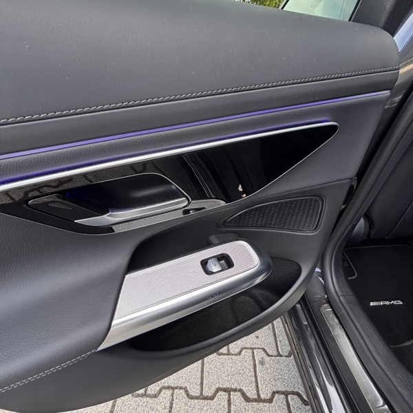 Mercedes-Benz E 300 Estate e AMG L. — photo 15