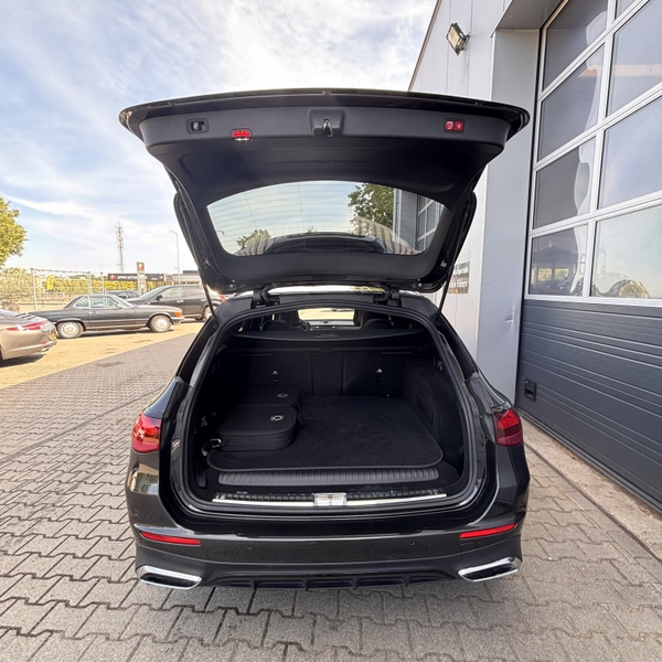 Mercedes-Benz E 300 Estate e AMG L. — photo 21