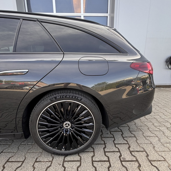 Mercedes-Benz E 300 Estate e AMG L. — photo 25
