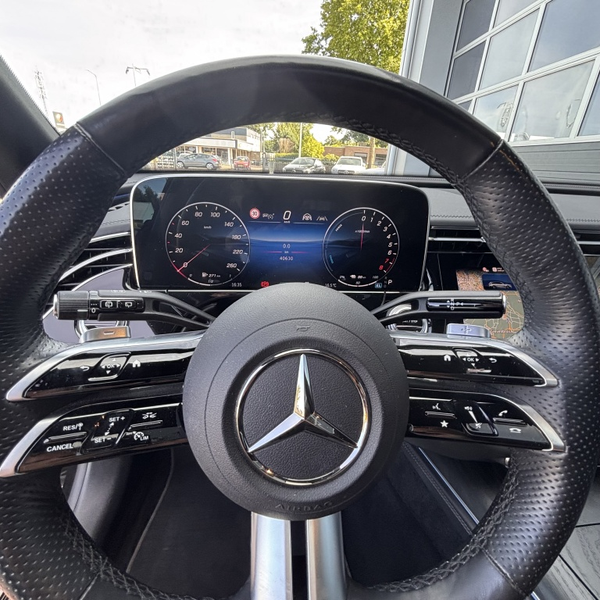Mercedes-Benz E 300 Estate e AMG L. — photo 11