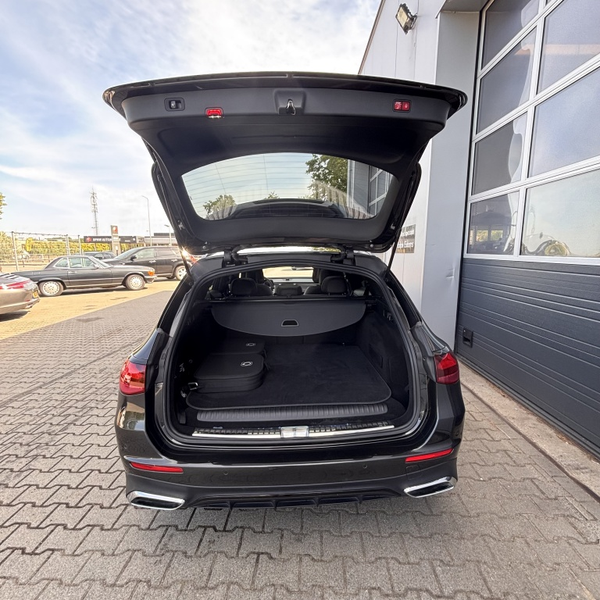 Mercedes-Benz E 300 Estate e AMG L. — photo 20