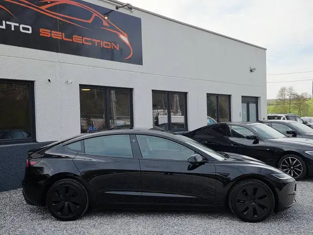 Tesla Model 3 view 5