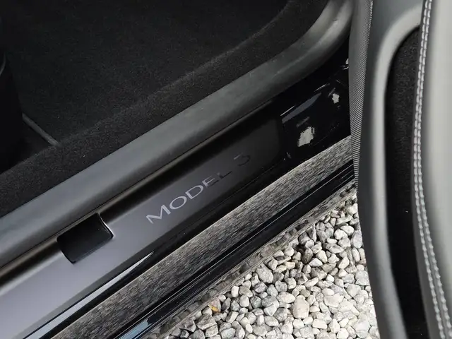 Tesla Model 3 view 7