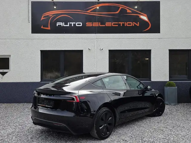 Tesla Model 3 view 2