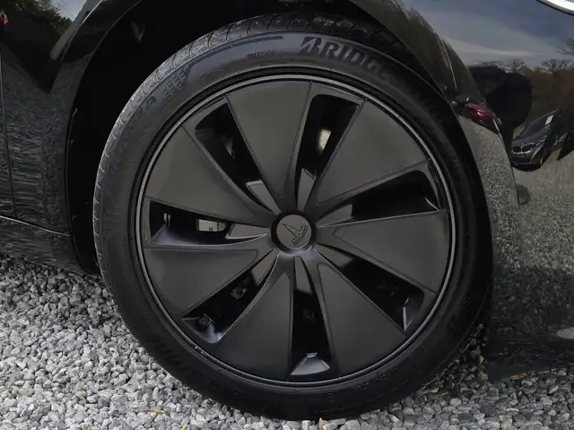 Tesla Model 3 view 6
