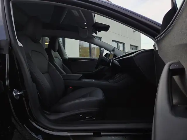 Tesla Model 3 view 9