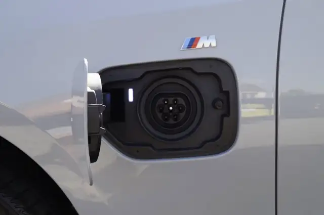 BMW 3 Series view 12