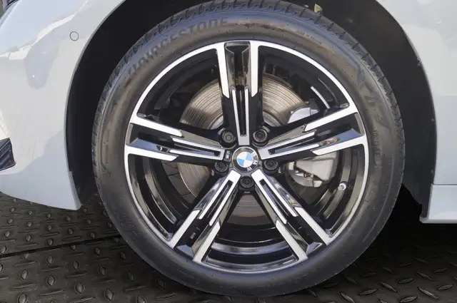 BMW 3 Series view 6