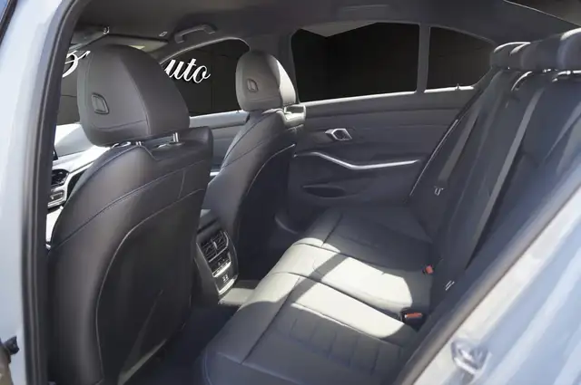 BMW 3 Series view 9