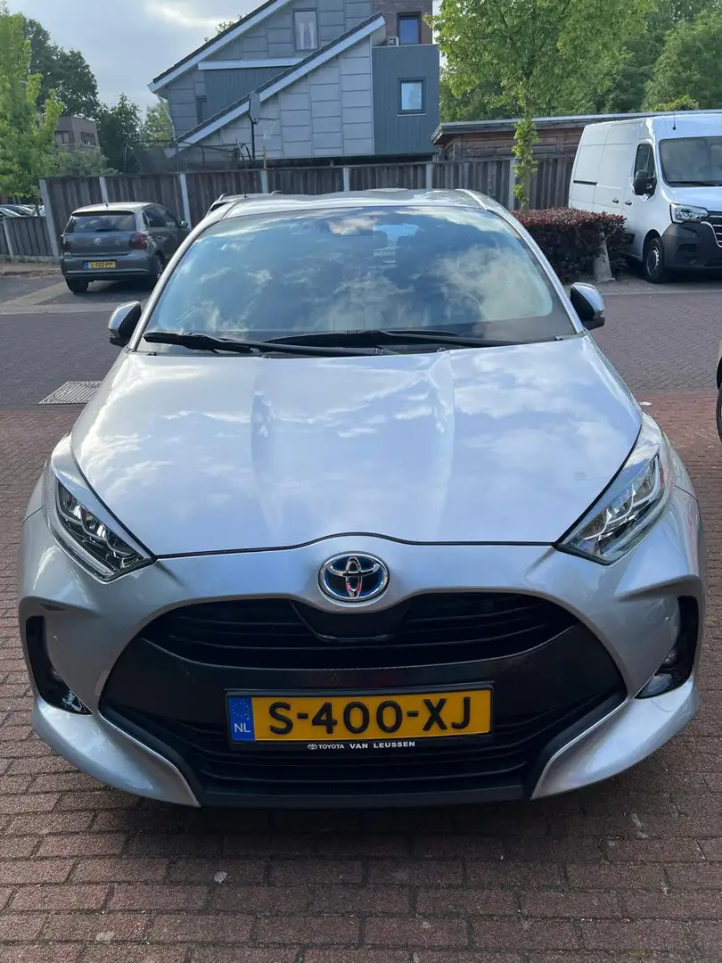 Toyota Yaris Yaris 1.5 Hyb. Business Grijs - 1