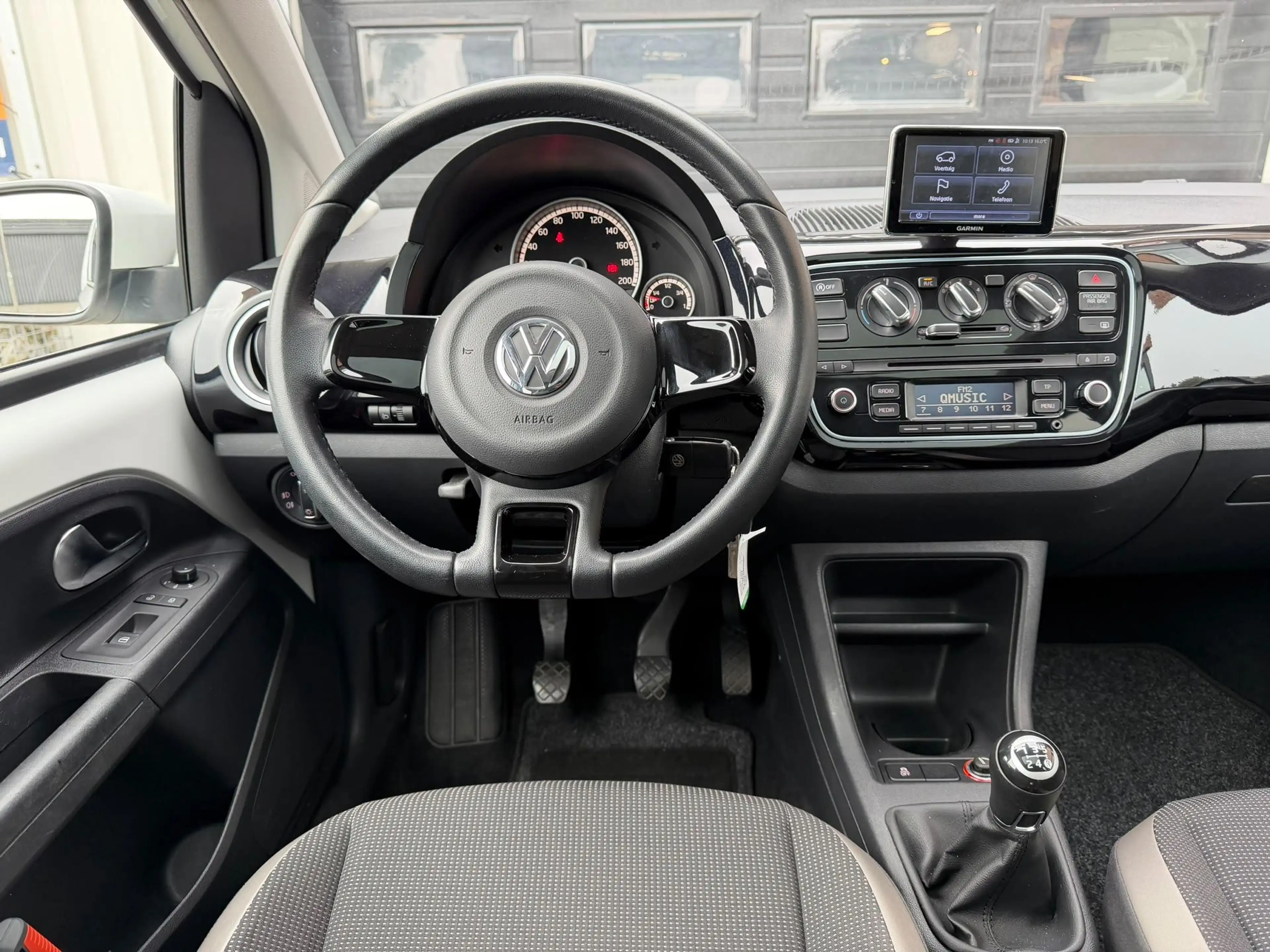 Volkswagen up! 1.0 high up! BlueMotion | PANORAMA DAK | 16'' LMV — photo 27