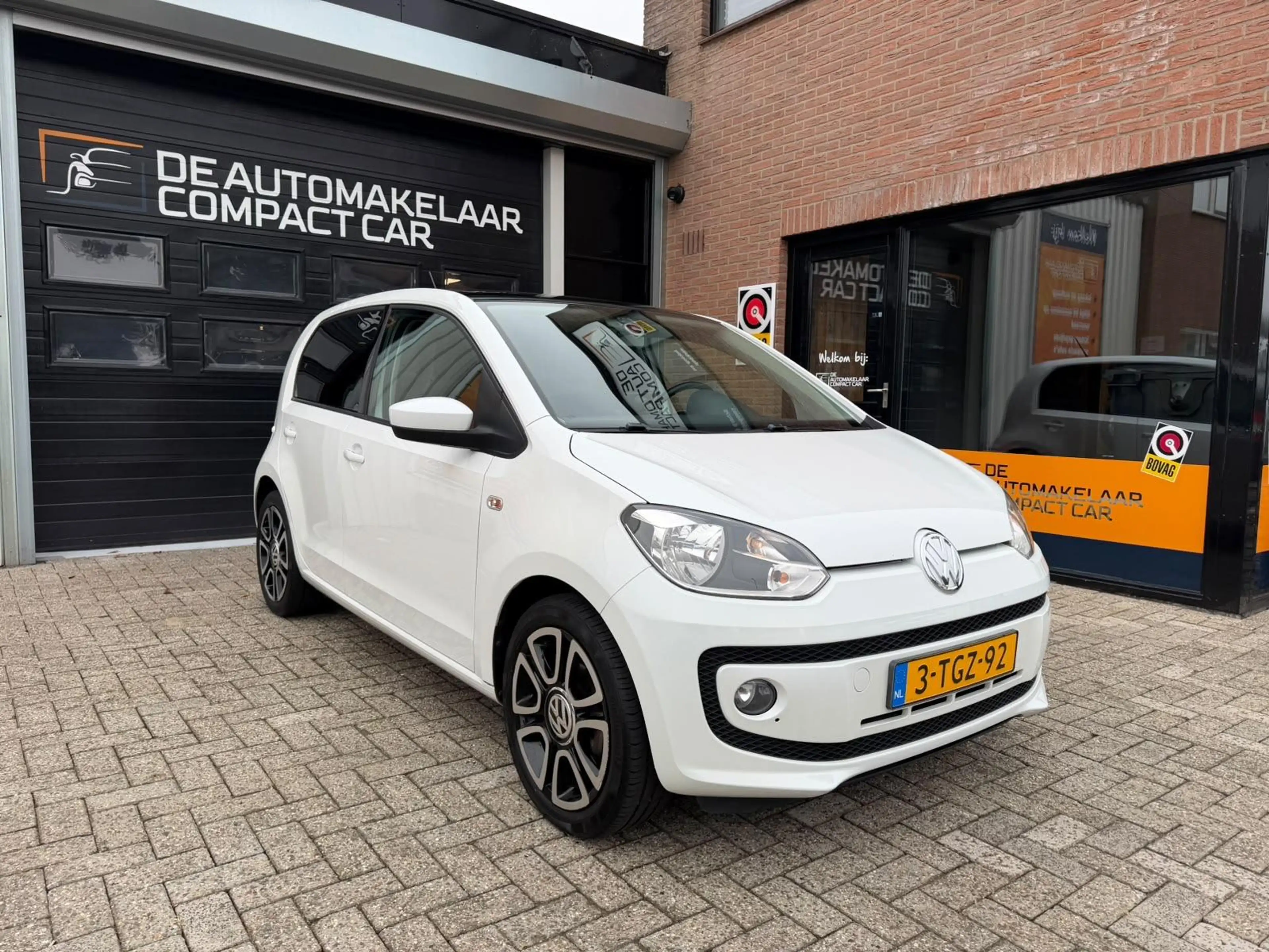 Volkswagen up! 1.0 high up! BlueMotion | PANORAMA DAK | 16'' LMV — photo 3
