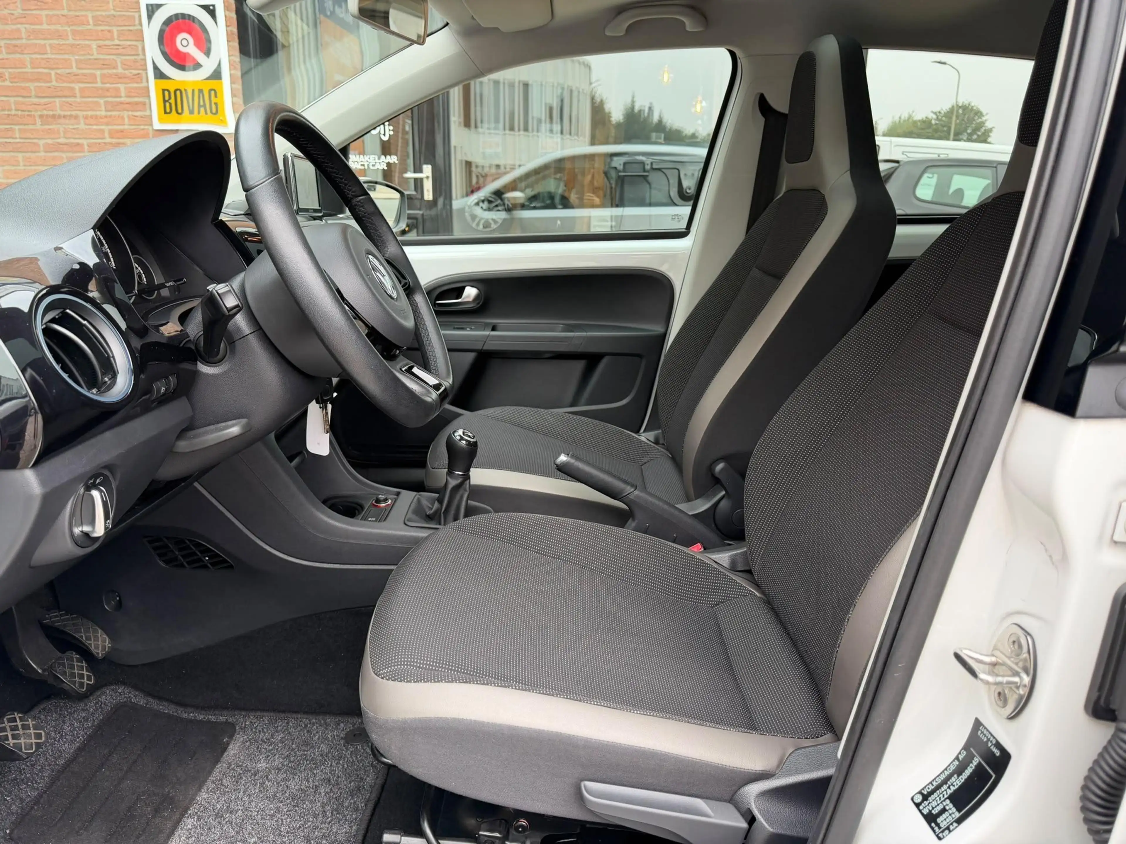 Volkswagen up! 1.0 high up! BlueMotion | PANORAMA DAK | 16'' LMV — photo 18