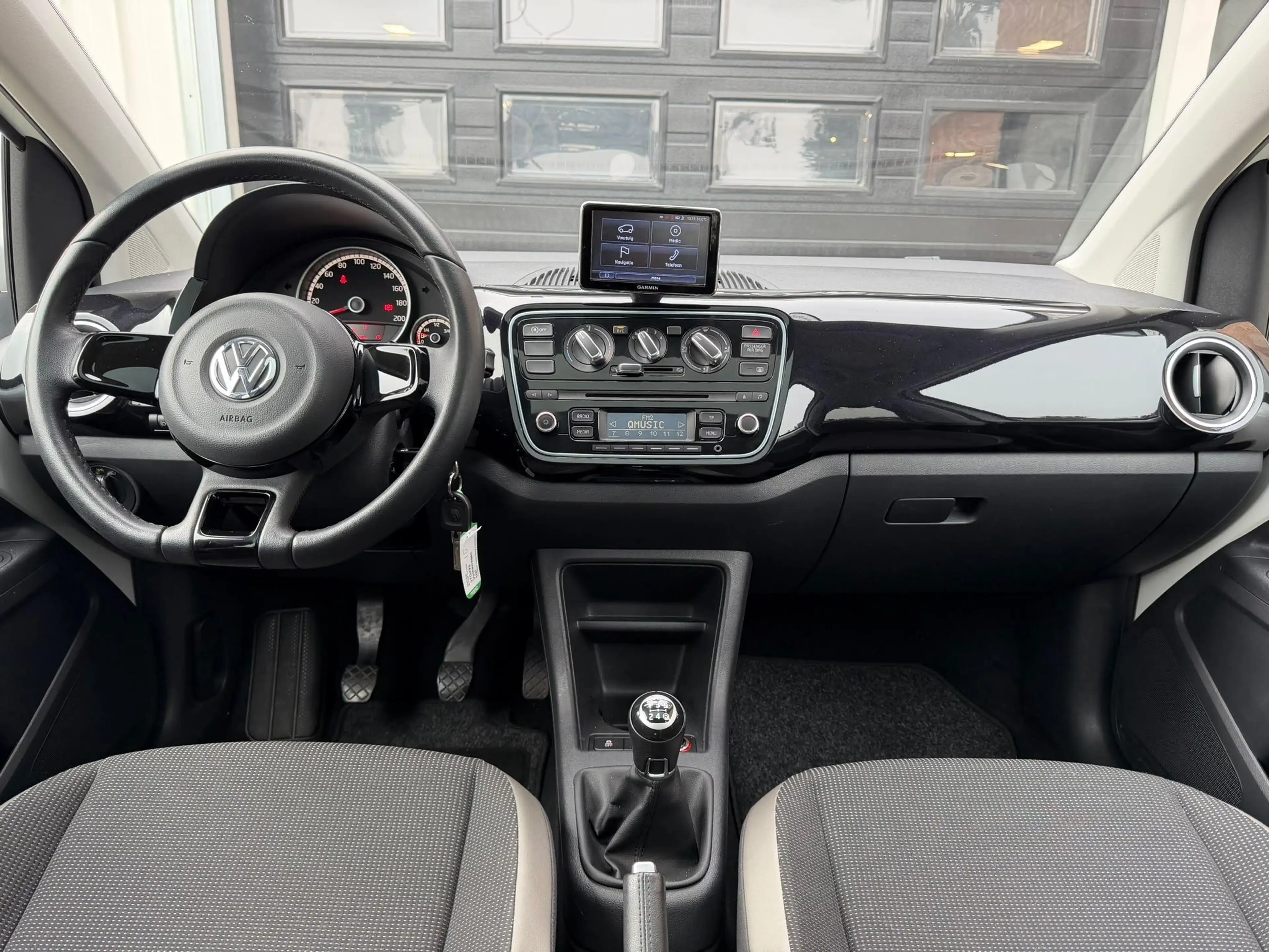 Volkswagen up! 1.0 high up! BlueMotion | PANORAMA DAK | 16'' LMV — photo 26