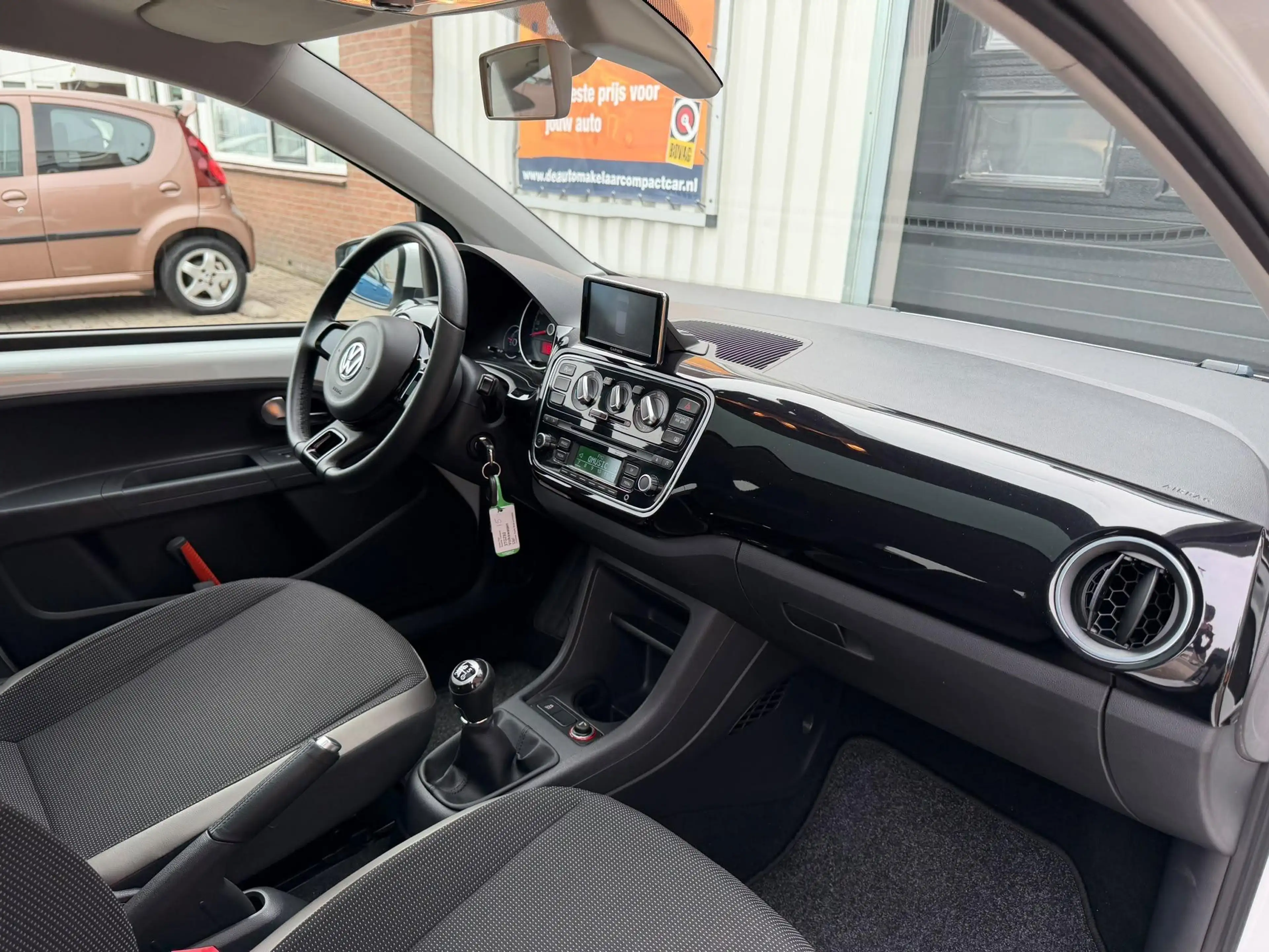 Volkswagen up! 1.0 high up! BlueMotion | PANORAMA DAK | 16'' LMV — photo 25