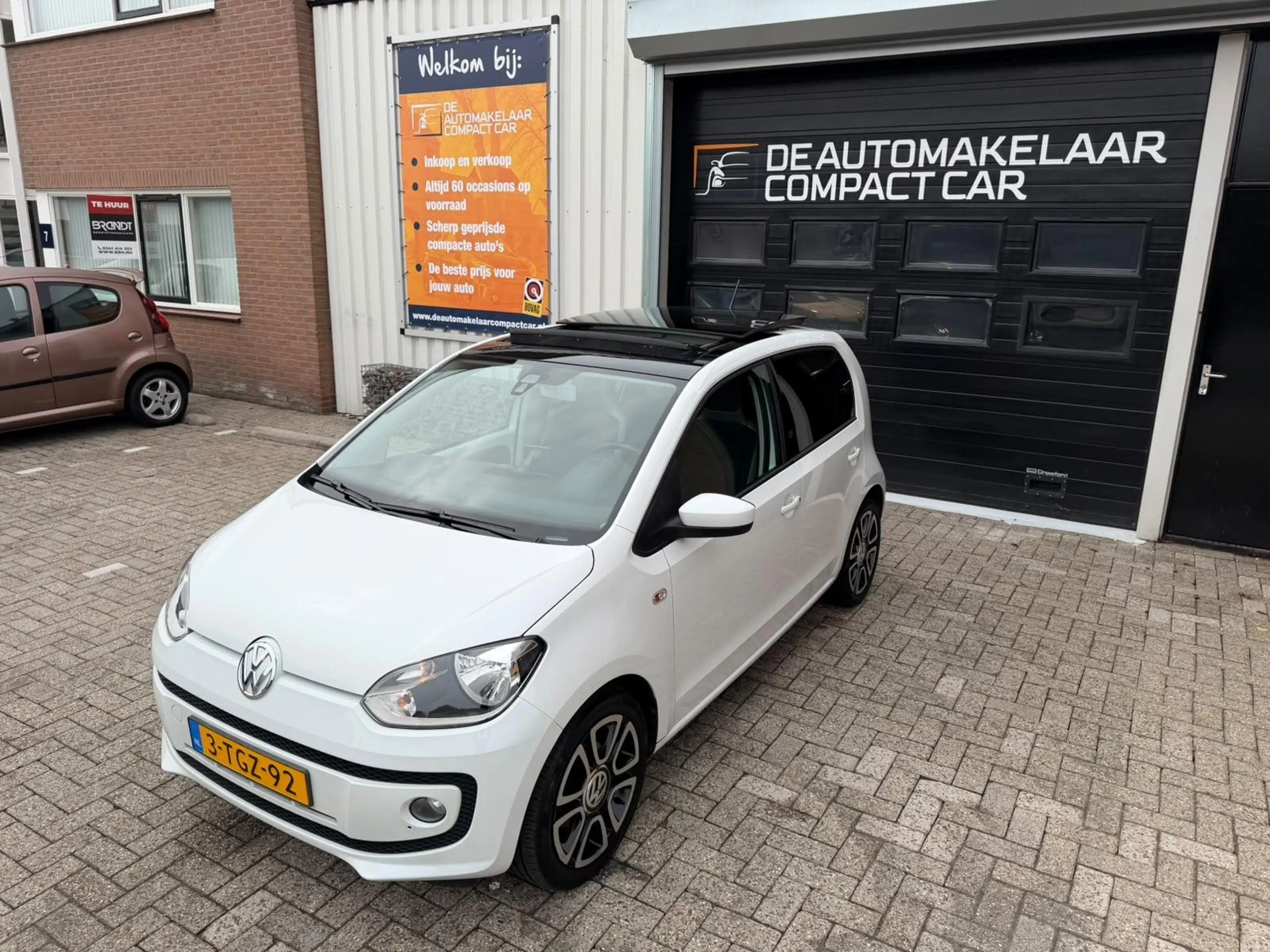 Volkswagen up! 1.0 high up! BlueMotion | PANORAMA DAK | 16'' LMV — photo 10