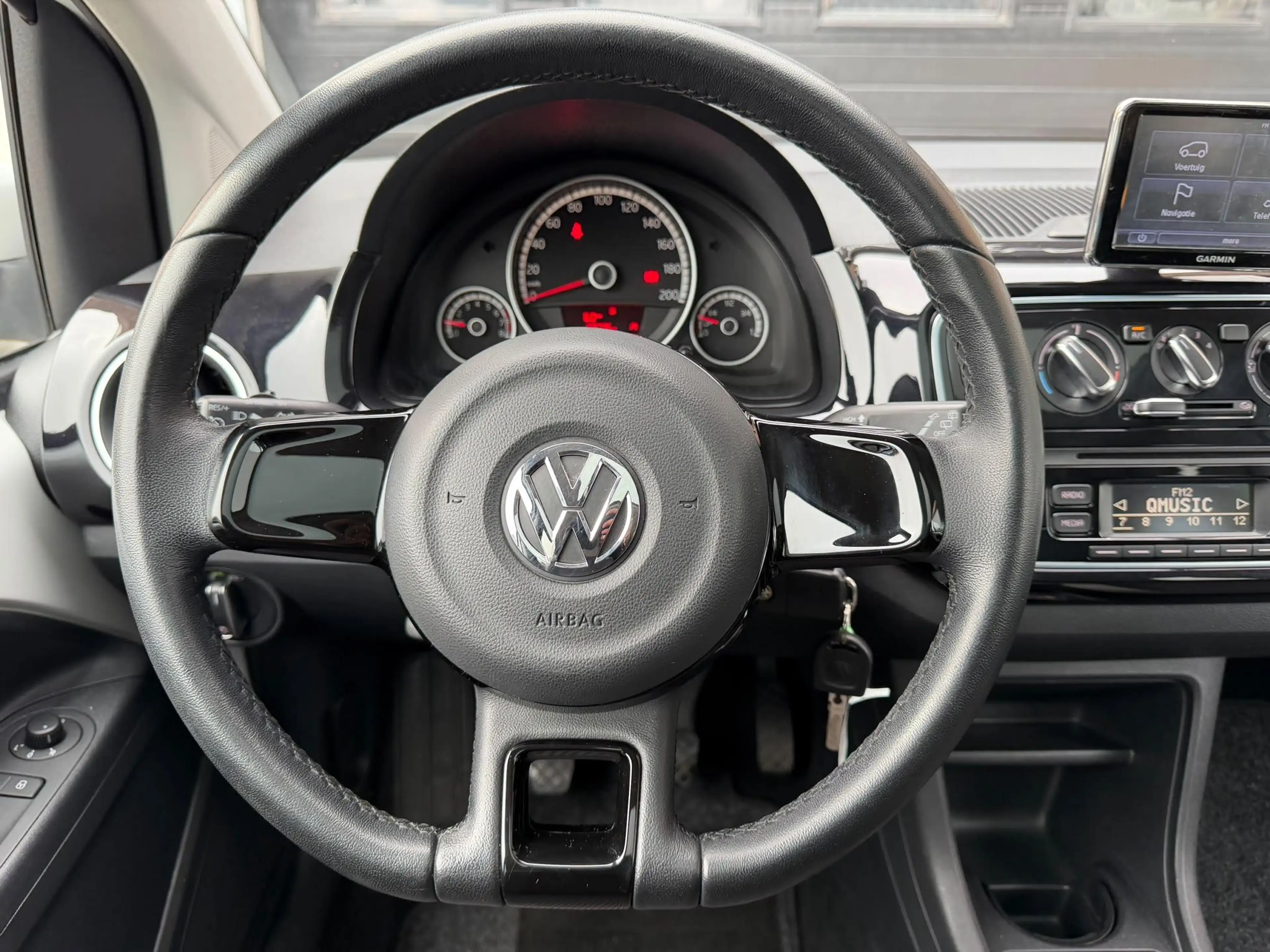 Volkswagen up! 1.0 high up! BlueMotion | PANORAMA DAK | 16'' LMV — photo 28