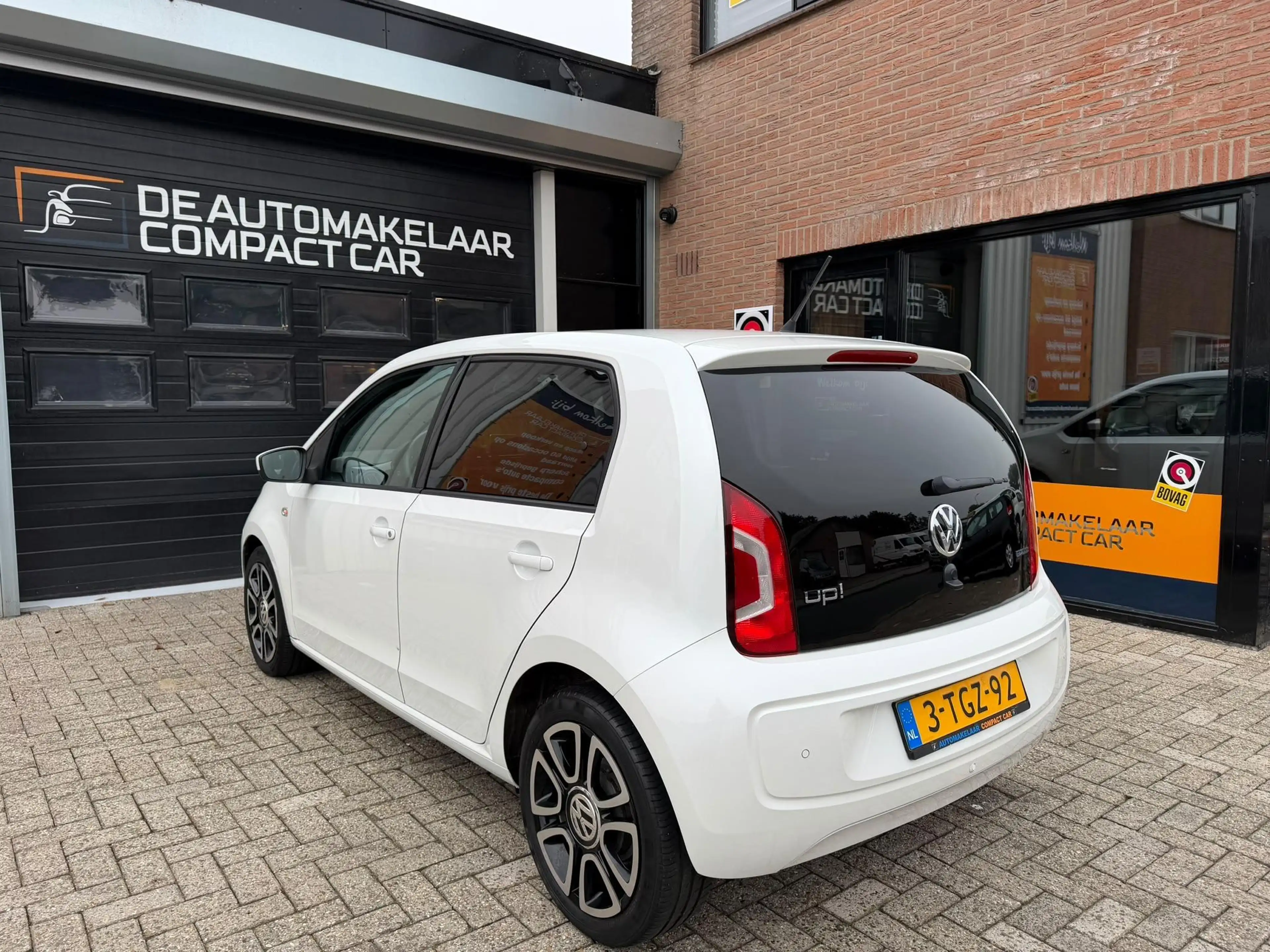 Volkswagen up! 1.0 high up! BlueMotion | PANORAMA DAK | 16'' LMV — photo 8