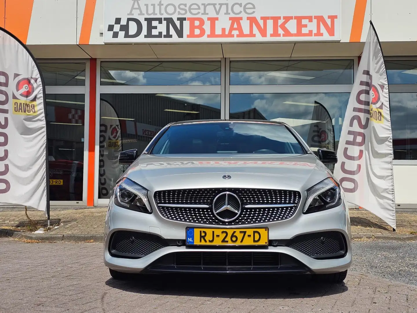 Mercedes-Benz A 160 Ambition AMG BJ.12-2017 / Panodak / Navi / Xenon / Grigio - 2