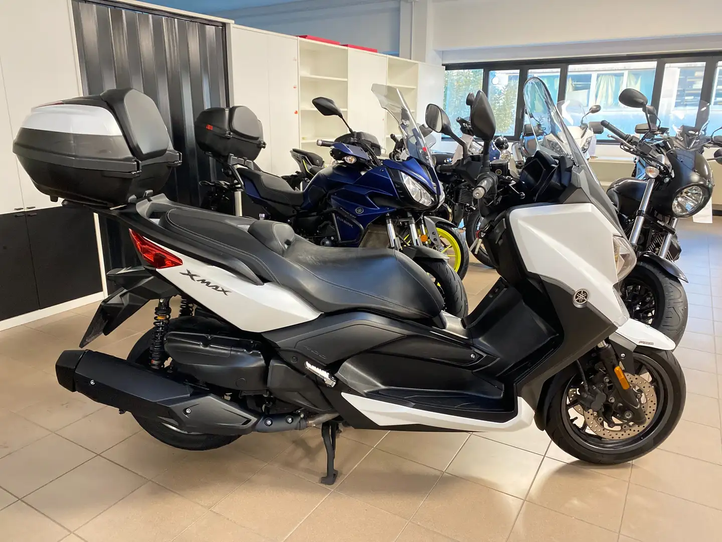 Yamaha X-Max 400 ABS Alb - 1