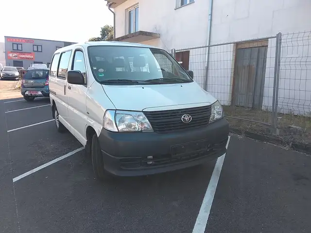Toyota Hiace HIACE 95 D-4D COURT PORTES BATTANTES