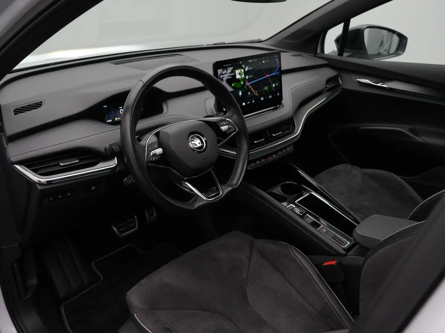 Skoda Enyaq iV 80 204 pk Sportline | Panoramadak | Trekhaak | Wit - 2