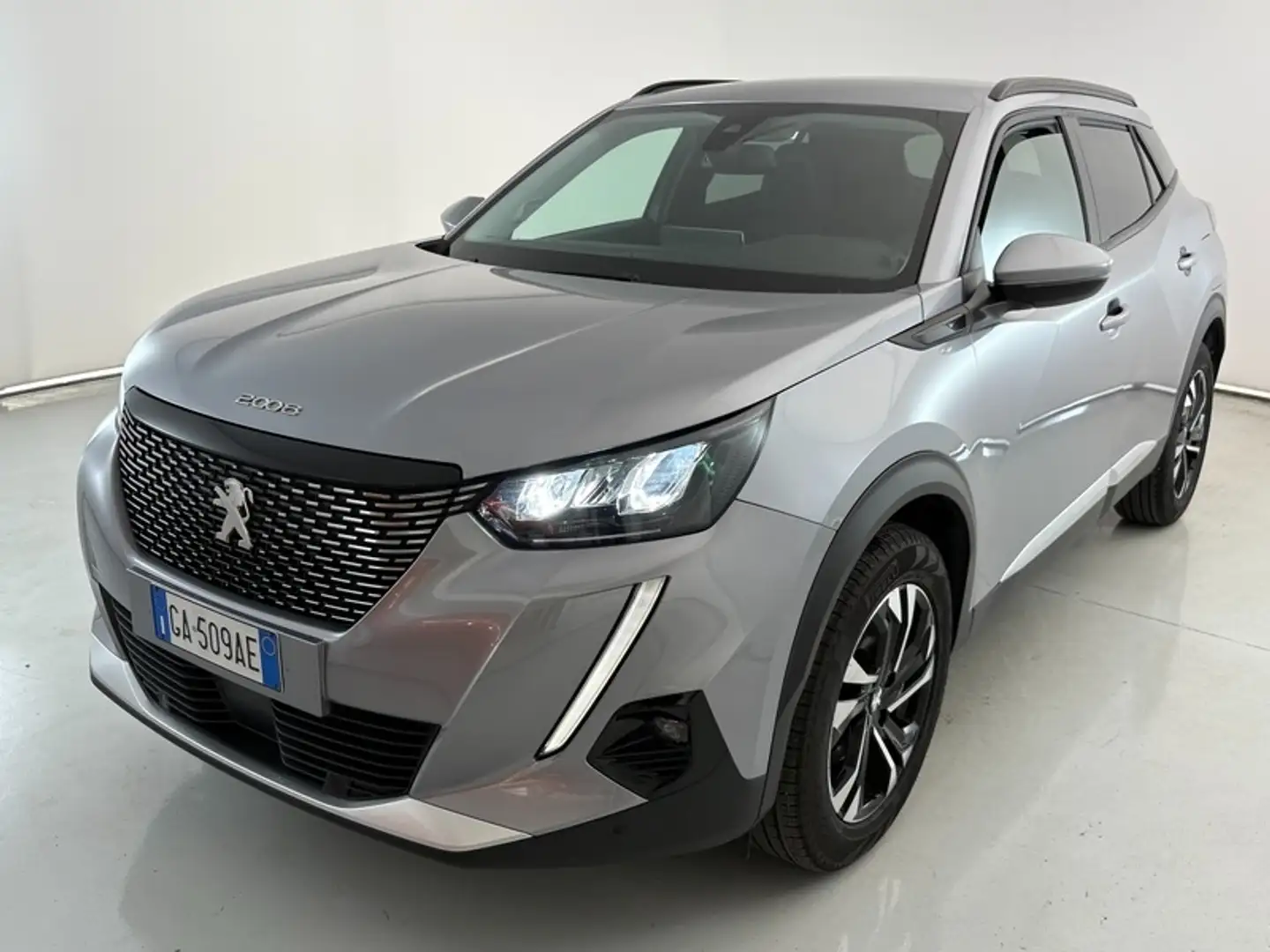 Peugeot 2008 1.2 PureTech Allure Grau - 1