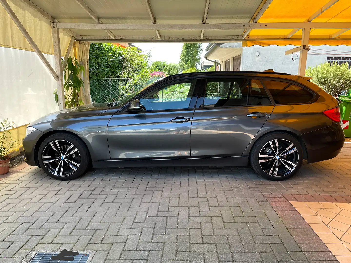 BMW 318 318d Touring Sport Grey - 2