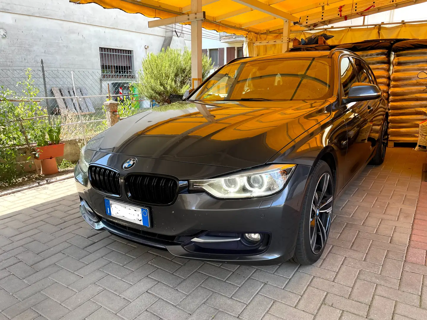 BMW 318 318d Touring Sport Grey - 1
