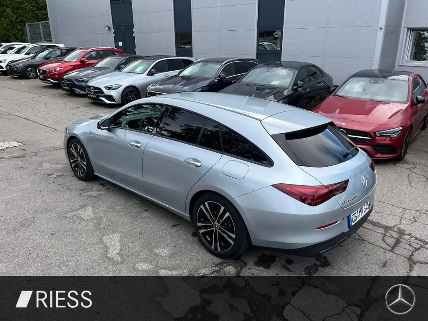 Mercedes-Benz CLA 200 d SB PROGRESSIVE+AHK+360+MULTIBEAM+KEYLESS Silber - 2