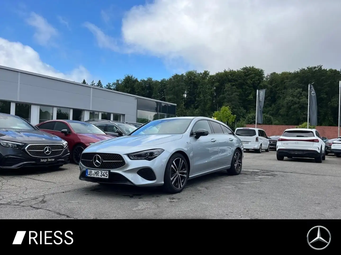 Mercedes-Benz CLA 200 d SB PROGRESSIVE+AHK+360+MULTIBEAM+KEYLESS Silber - 1