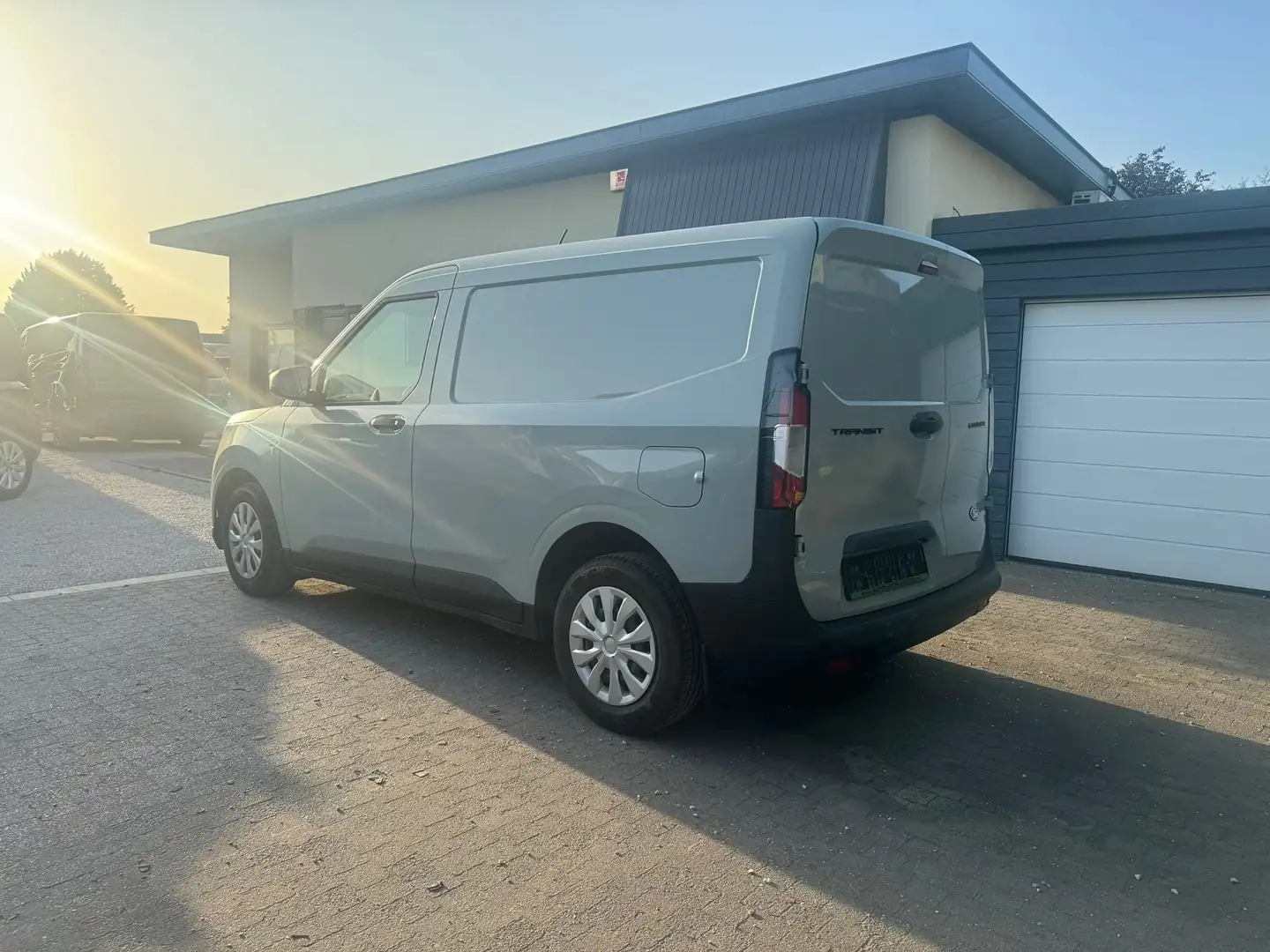 Ford Transit Courier 1.0 ECOBOOST * 100PK * CAMERA * PDC *6000KM*17769+ Grau - 2