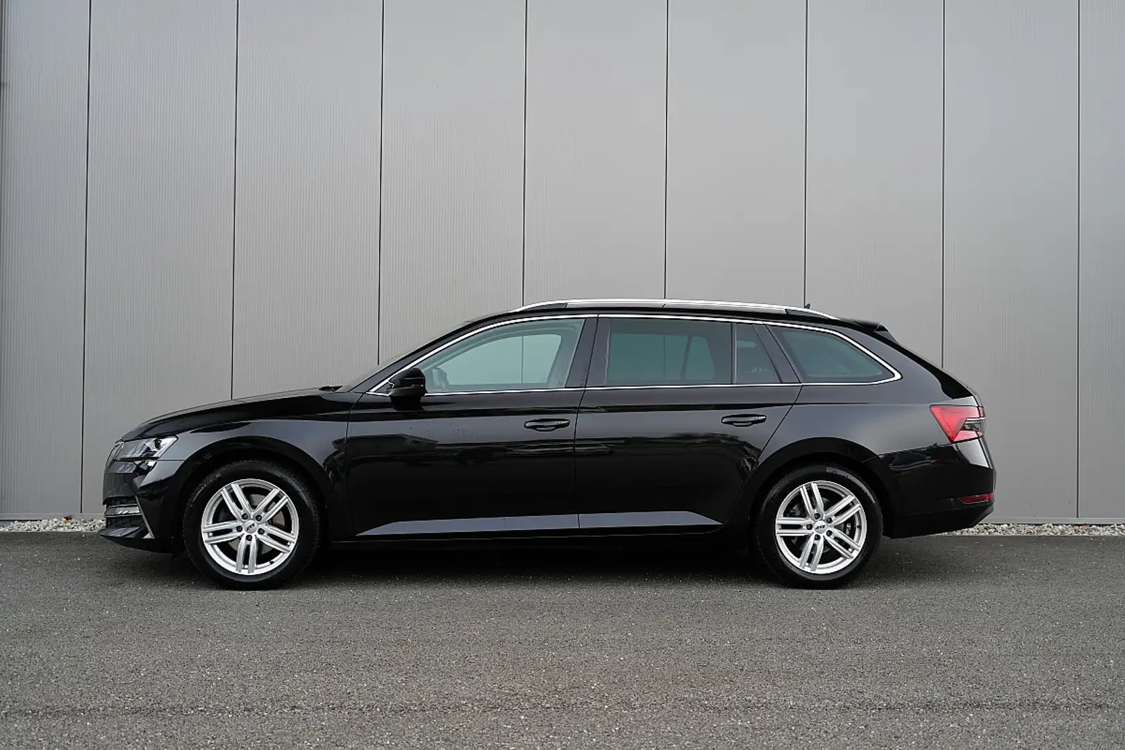 Skoda Superb Kombi 1,4 TSI PHEV Style DSG, AHK, 360° Kamera, Schwarz - 2