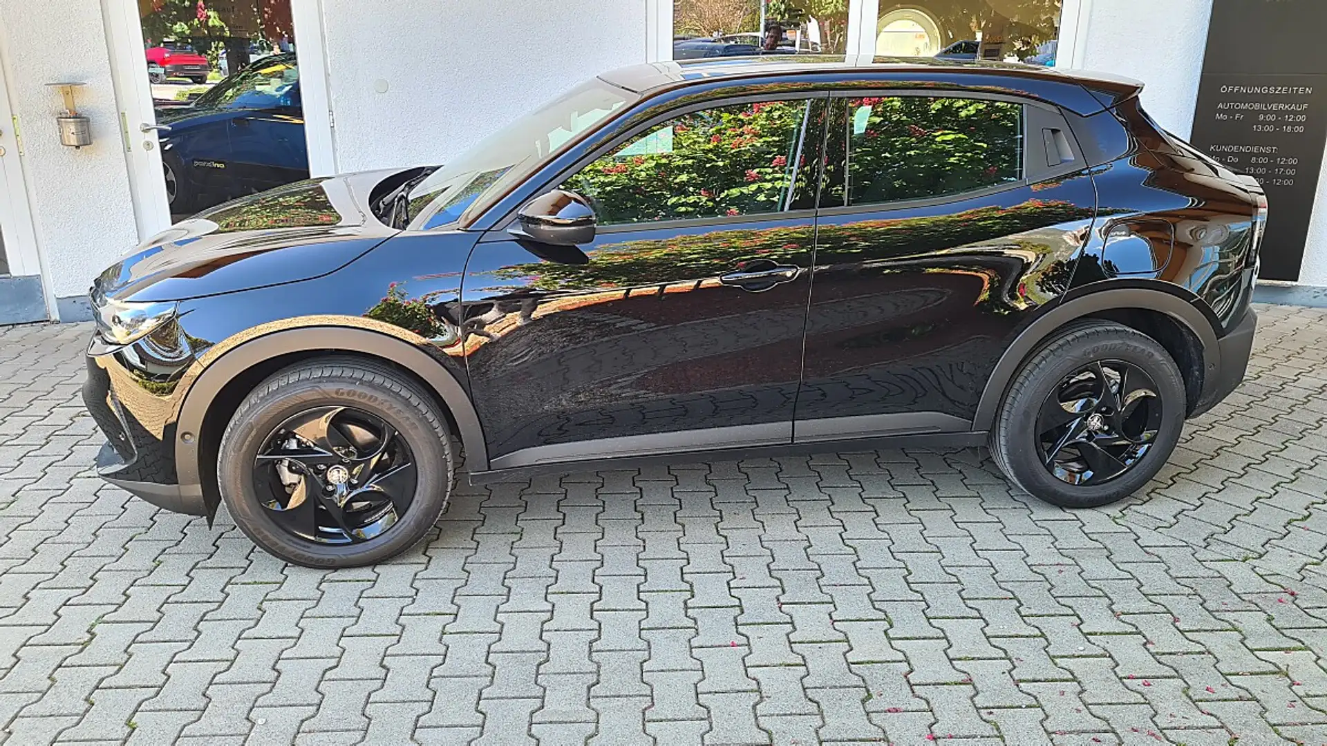 Alfa Romeo Junior Ibrida 1.2 MHEV e-DCT6 Schwarz - 2