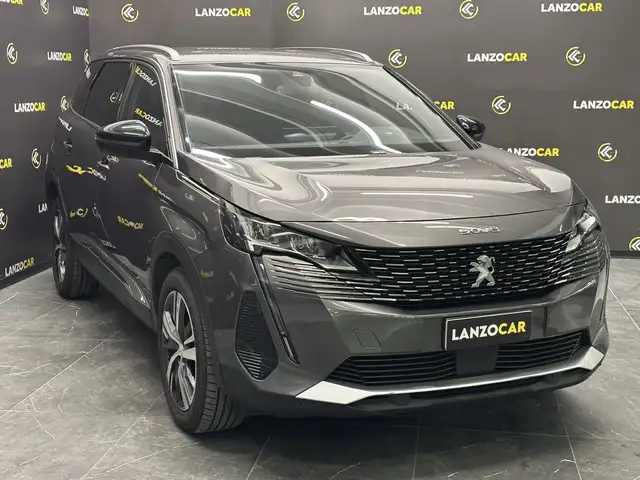 Peugeot 5008 view 3