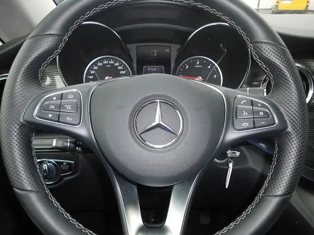 Mercedes-Benz V 220 CDI lang Avantgarde Ansicht 10