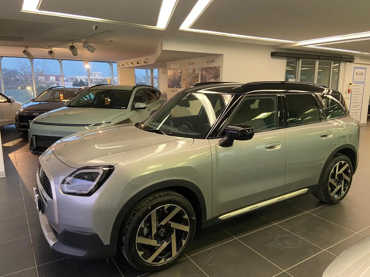 MINI Cooper D Countryman Favoured 2.0 auto Gris - 1