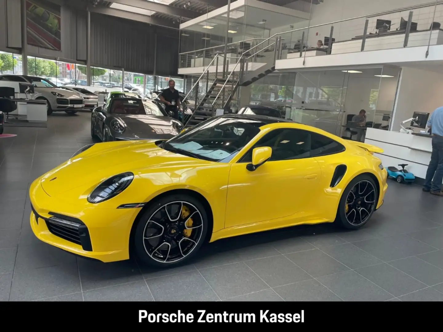 Porsche 992 Turbo S Leder Soundsystem Burmester Nachtsichtass. Gelb - 1