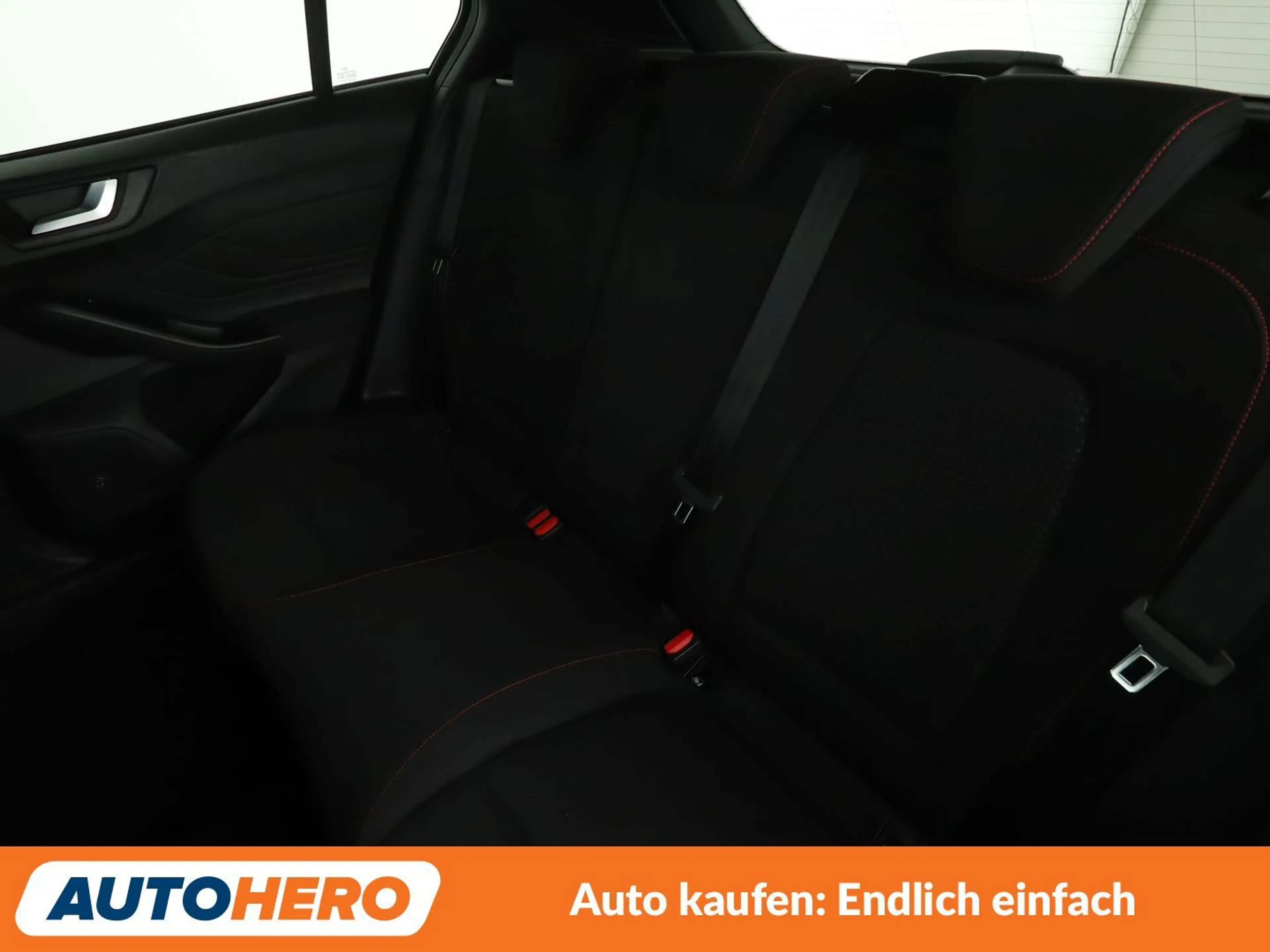 Ford Focus 1.0 EcoBoost ST-Line *NAVI*TEMPO*PDC*SHZ* — photo 14