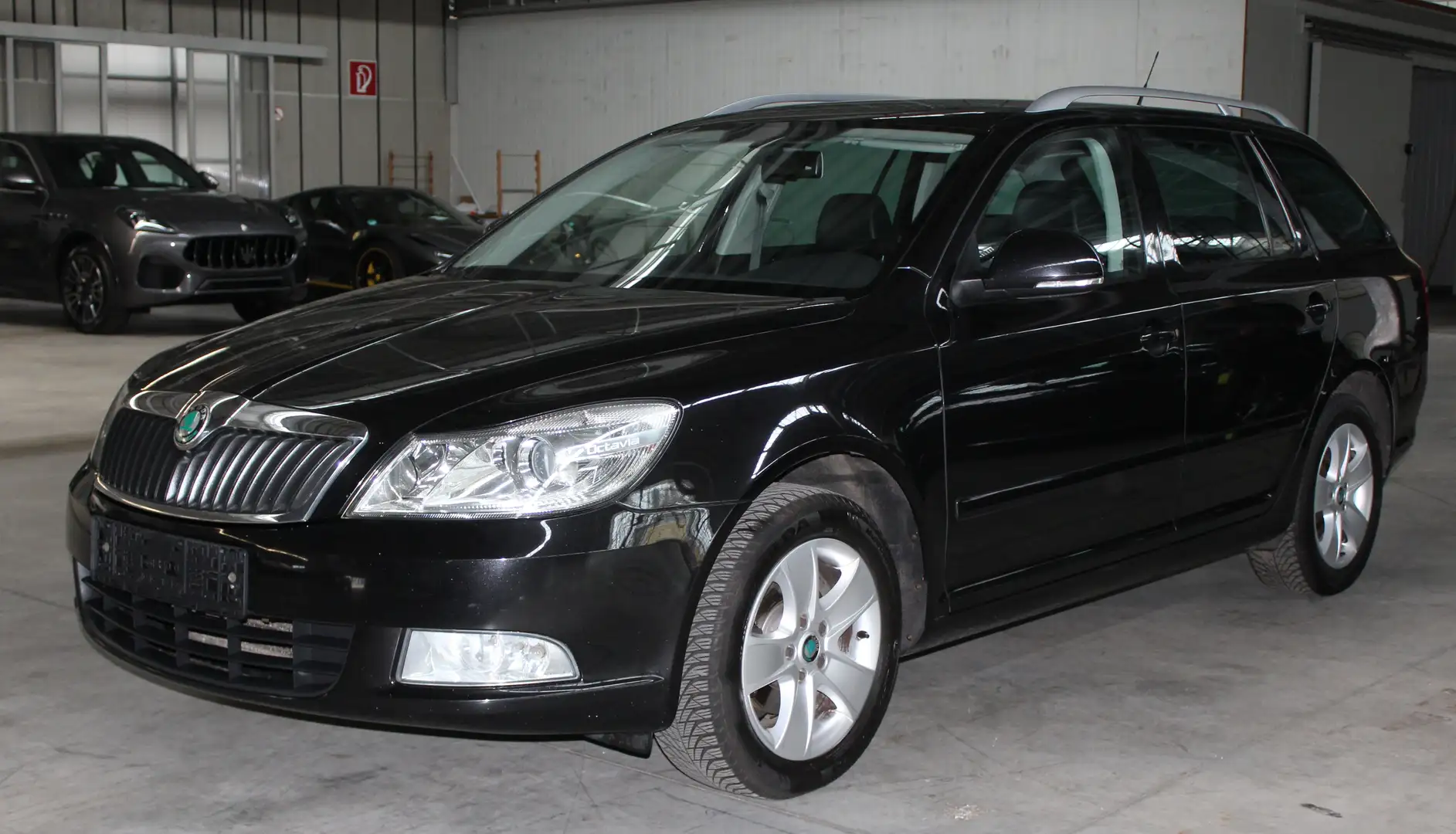 Skoda Octavia Elegance Schwarz - 1