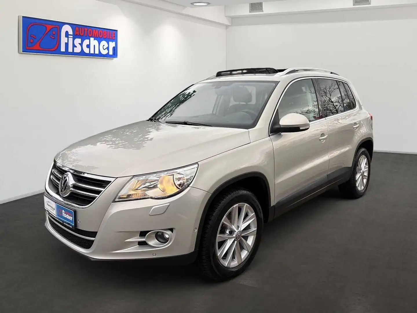 Volkswagen Tiguan 2.0 TSI Sport Team 4Motion Panorama Navi Sitzhzg K Silber - 1