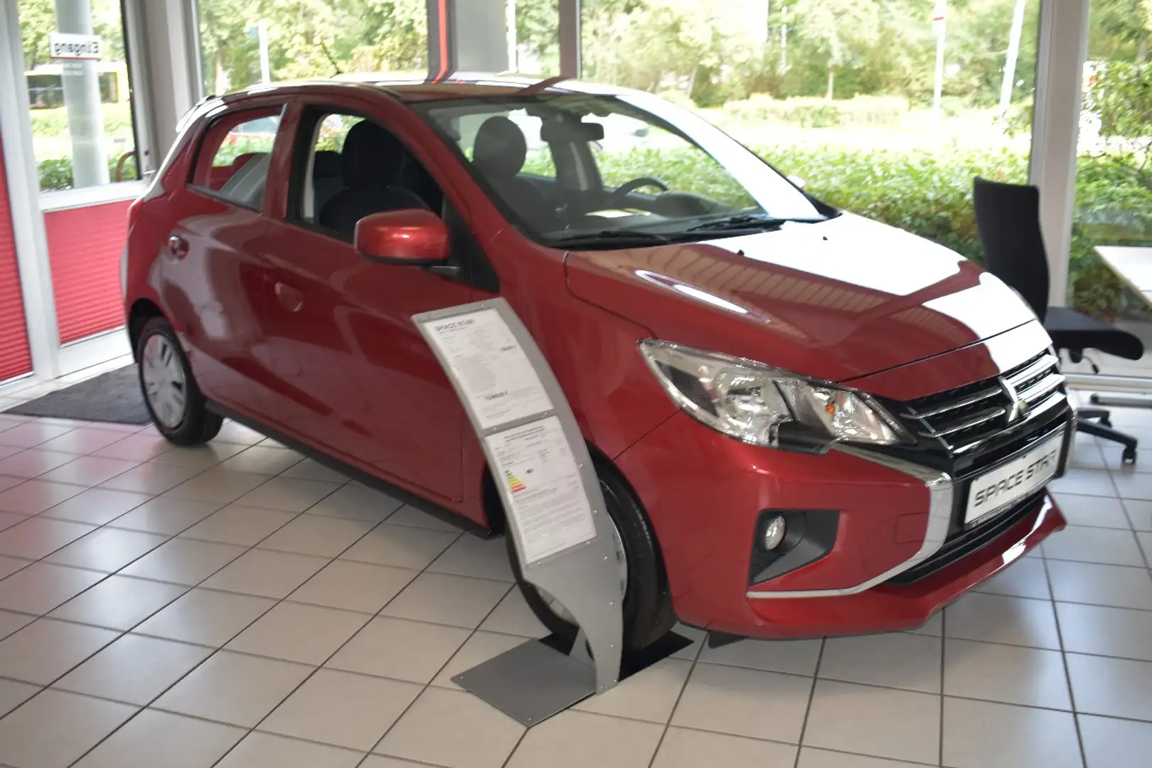 Mitsubishi Space Star Select 1.2 MIVEC 5-Gang Rouge - 2